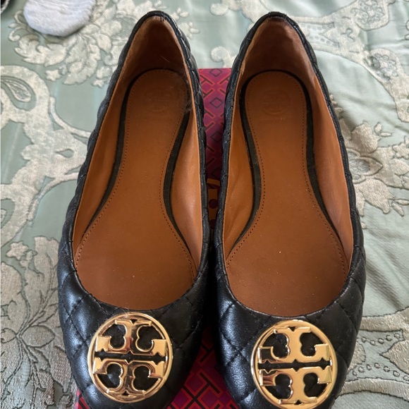 LIKE NEW TORY BURCH FLATS - Picture 6 of 9